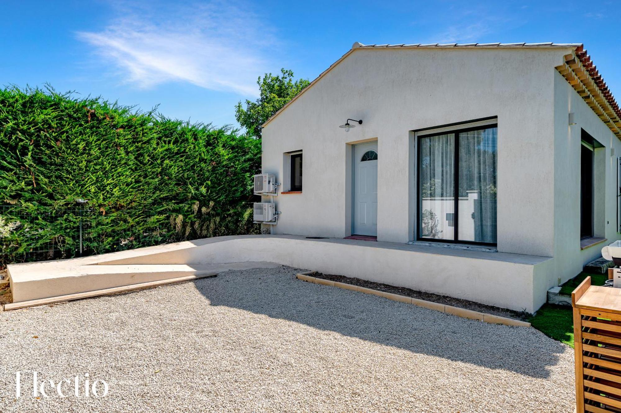 Villa Oliveda - Piscine & Salon Cinema Lourmarin Exterior photo